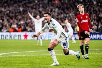 闪电截胡!巴萨击败10大豪门抢下19岁瑞典妖星,曾在欧冠绝杀曼联