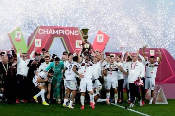 博人燃!博洛尼亚本赛季损失莫塔+前后场大将 意杯夺冠冲欧冠资格